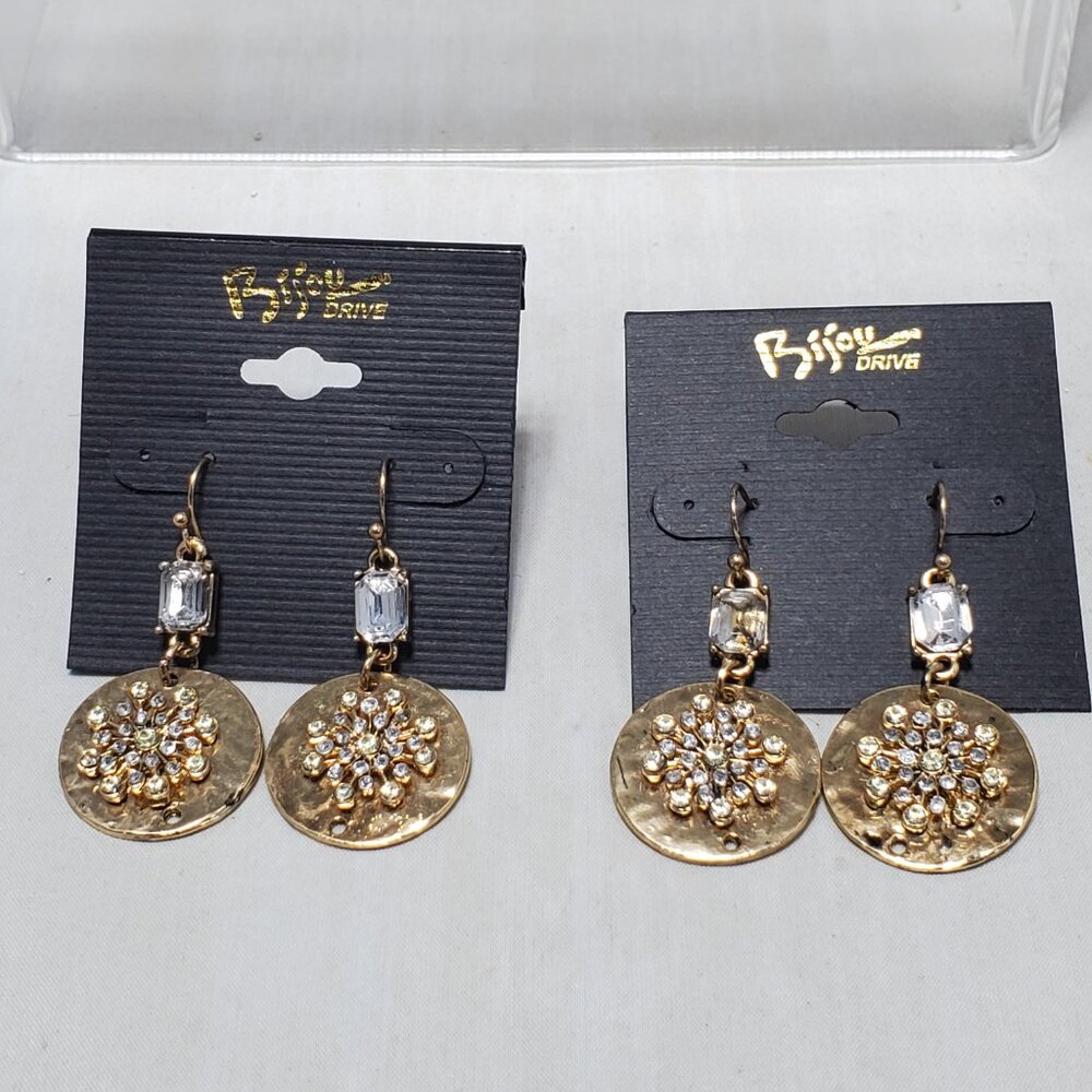 2 pairs Bijou gold tone fish hook sparkling emerald-cut clear rhinestone earring - Picture 3 of 5